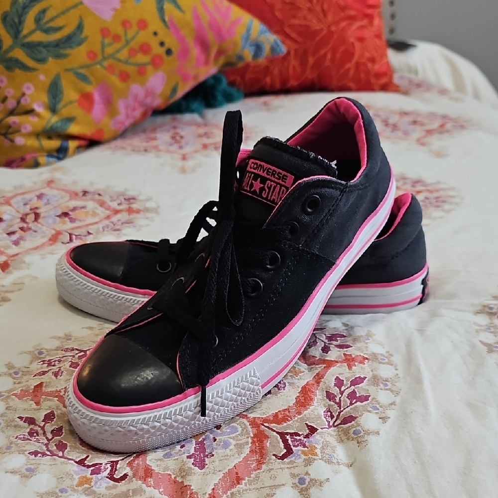 Women's Converse Size US 9 Black Sneakers with Pink Highlights